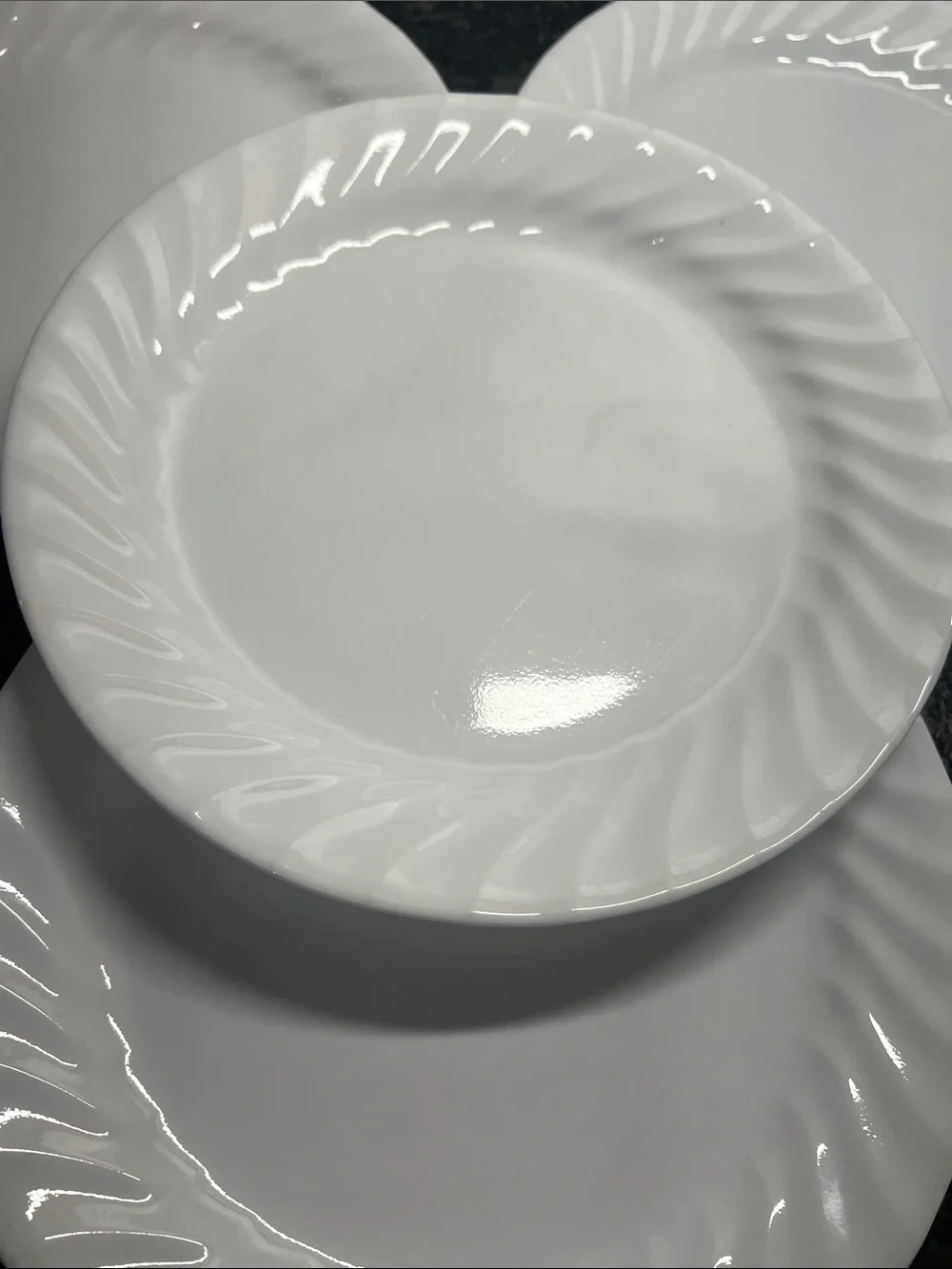 Vintage Corelle set of 4 ENHANCEMENTS WHITE SWIRL 9” Dinner Plates. Great cond